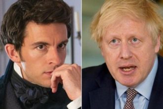 Θεατής της σειράς «Bridgerton» εντόπισε τον Μπόρις Τζόνσον στο φόντο σκηνής του δεύτερου κύκλου