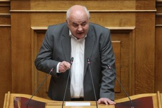 Ν. Καραθανασόπουλος: Νέα φορολογικά βάρη και περικοπή δαπανών για τον λαό