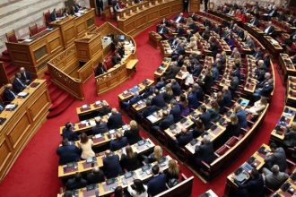 Ψηφίζεται σήμερα ο προϋπολογισμός – Οι ανακοινώσεις του πρωθυπουργού για τις τράπεζες στο επίκεντρο του ενδιαφέροντος