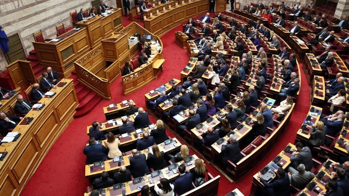 Ψηφίζεται σήμερα ο προϋπολογισμός – Οι ανακοινώσεις του πρωθυπουργού για τις τράπεζες στο επίκεντρο του ενδιαφέροντος