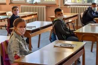 Τα παιδιά του Δημοτικού έχουν μόλις το 1/16 του ιικού φορτίου των 80άρηδων