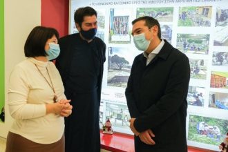 Χριστουγεννιάτικα κάλαντα και Bella Ciao από τα παιδιά της Κιβωτού του Κόσμου στον Αλ. Τσίπρα