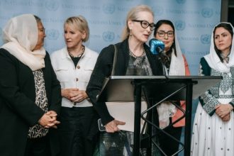 Μέριλ Στριπ: «Ενας σκίουρος έχει περισσότερα δικαιώματα από ένα κορίτσι στο Αφγανιστάν»