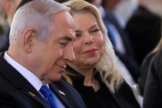 Οι εισαγγελικές αρχές του Ισραήλ ζητούν να διενεργηθεί έρευνα σε βάρος της συζύγου του Νετανιάχου