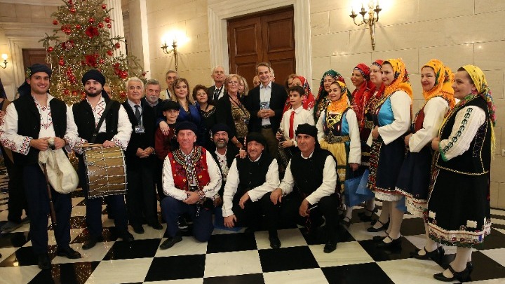 Τα πρωτοχρονιάτικα κάλαντα άκουσε ο Κυριάκος Μητσοτάκης