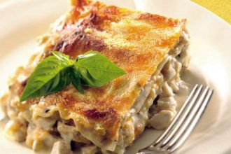 Λαζάνια με κοτόπουλο και μοτσαρέλα