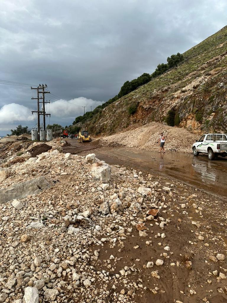 Σοβαρά προβλήματα και κατολισθήσεις στην Κεφαλονιά από την κακοκαιρία ΒΙΝΤΕΟ