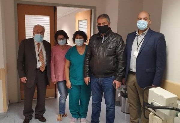 Πάτρα: Κοντά σε γιατρούς και νοσηλευτές ο Γιάννης Καρβέλης