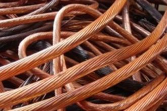 Πάτρα: Βρήκαν ...υλικό και "έγδυσαν" οικοδομή!