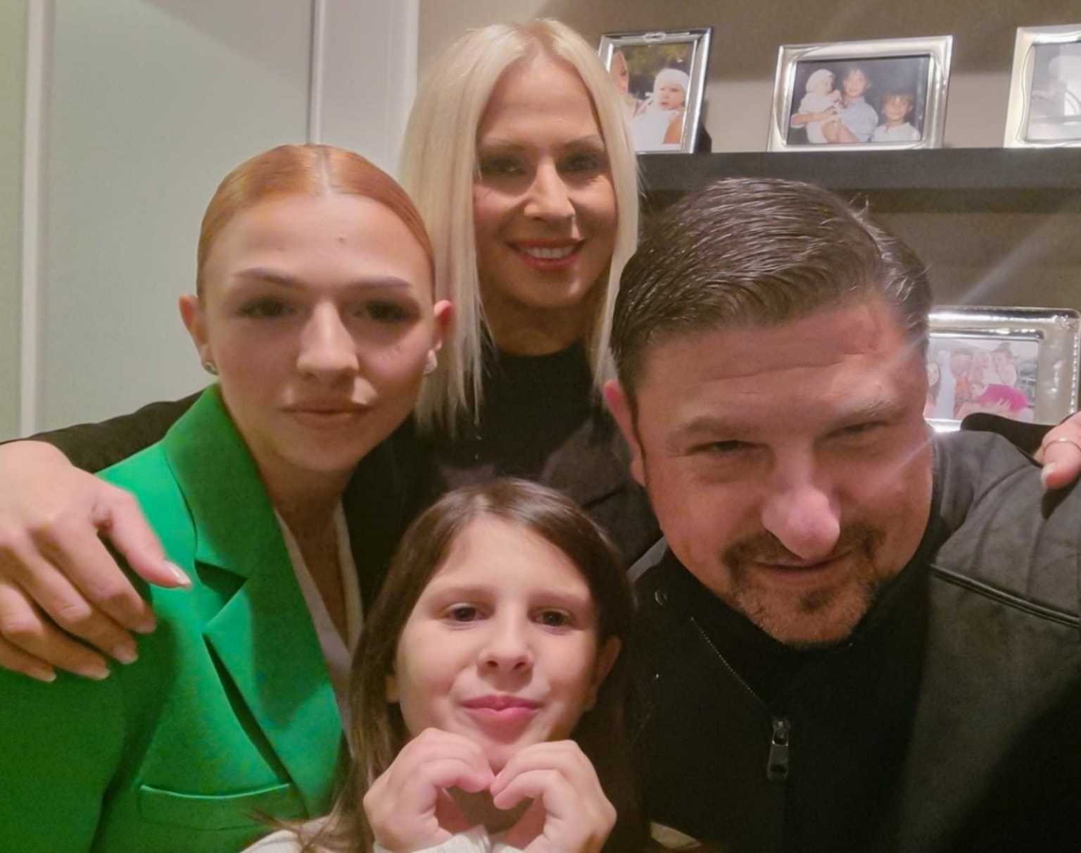 Ο Νίκος Χαρδαλιάς γιορτάζει τα 53 του με τις γυναίκες της ζωής του