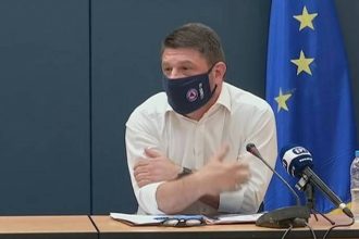 Χαρδαλιάς: Δεν φίλησα το χέρι του ιερέα αλλά το ράσο του