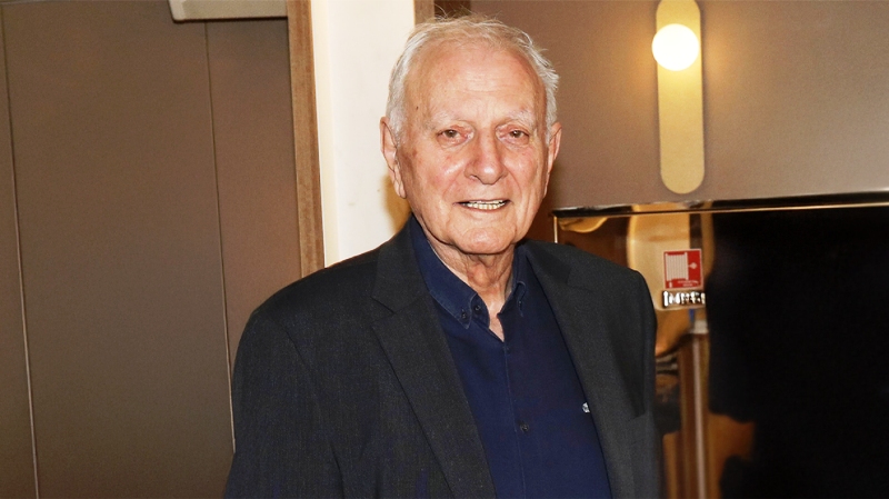 Κώστας Χαρδαβέλλας: Η απώλεια των γονιών του, η σύζυγος που έμεινε μαζί του μέχρι το τέλος και η μεγάλη καριέρα στην τηλεόραση