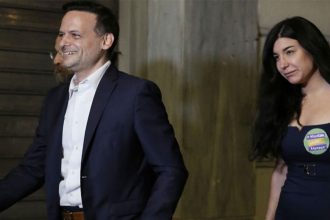 Χάρης Δούκας: Ο νέος δήμαρχος της Αθήνας έκανε το επόμενο βήμα στη σχέση του με την 28χρονη σύντροφό του