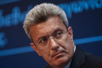 Χατζηνικολάου σε Ελπιδοφόρο: «Ζητήστε συγγνώμη, δεν είχατε καμία δουλειά δίπλα στον Τατάρ»