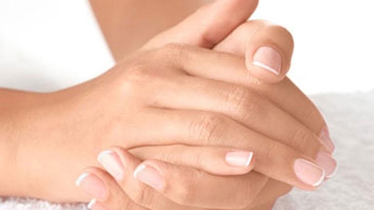 Έχουν κιτρινίσει τα νύχια σου από τα συνεχή βαψίματα;