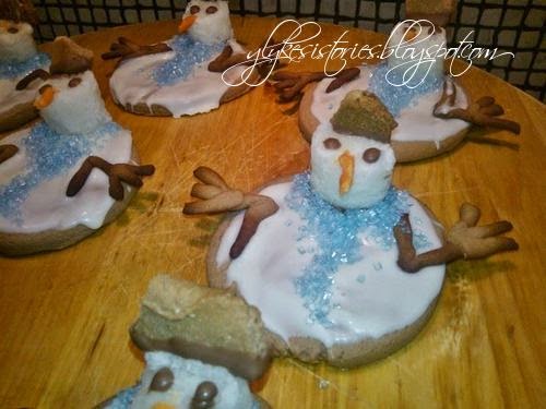 Χιονάνθρωπος που λιώνει πάνω σε σοκολατένιο μπισκότο!