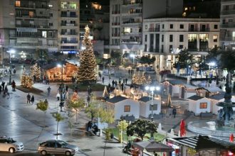 Πάτρα: Η Πλατεία Γεωργίου φόρεσε τα γιορτινά της - ΦΩΤΟ