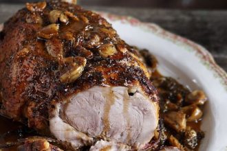 Τσικνοπέμπτη σήμερα! Τί θα λέγατε για ψητό χοιρινό μπούτι;