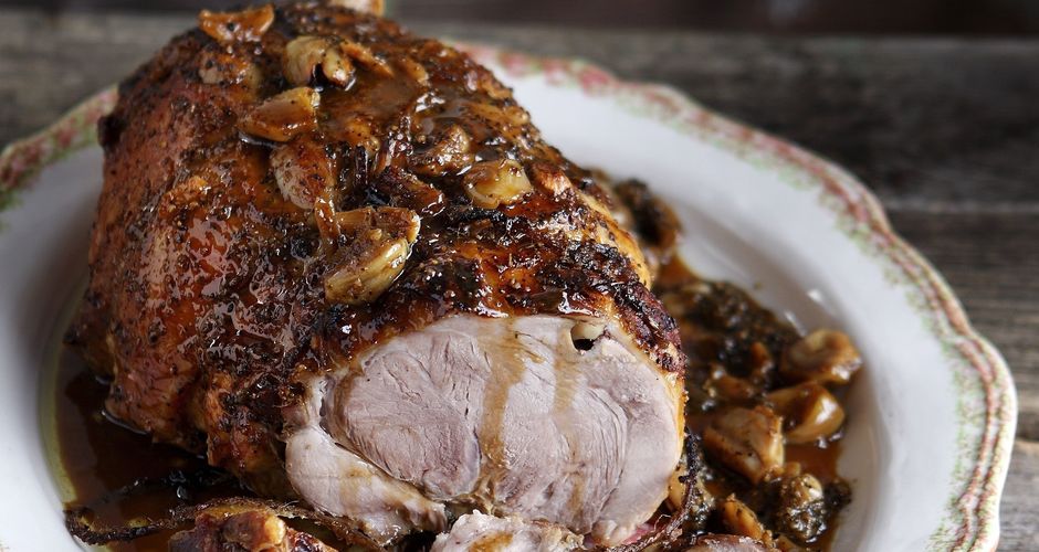 Τσικνοπέμπτη σήμερα! Τί θα λέγατε για ψητό χοιρινό μπούτι;