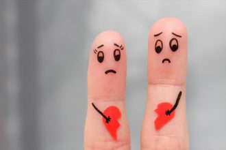 Νέα έρευνα: πόσος καιρός χρειάζεται για να αντιμετωπίσουμε ένα χωρισμό;