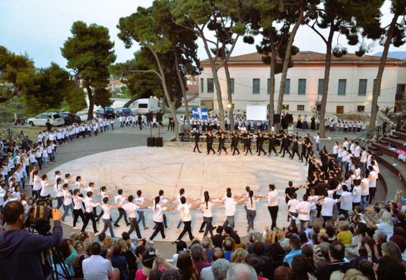 Με μεγάλη επιτυχία ολοκληρώθηκε το Φεστιβάλ ελληνικών παραδοσιακών χορών των δημοτικών σχολείων του Δήμου Αιγιαλείας