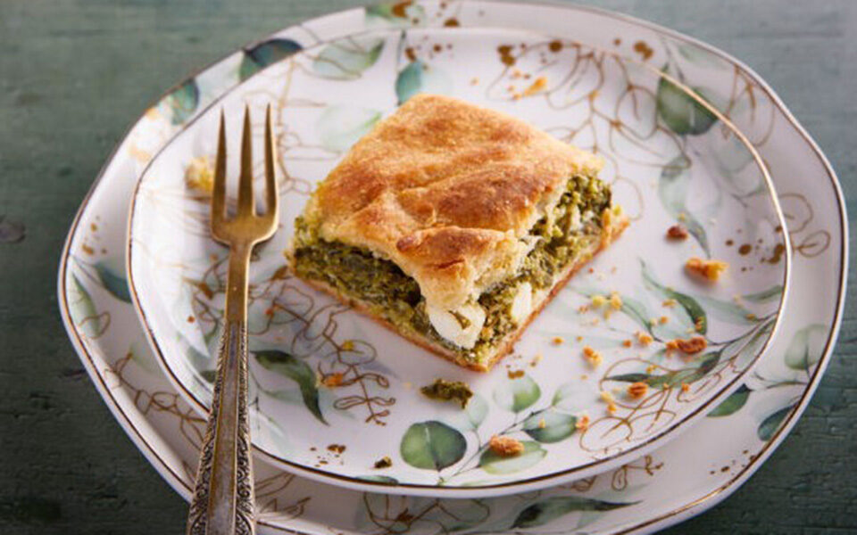 Χορτόπιτα με χειροποίητη μακεδονίτικη σφολιάτα