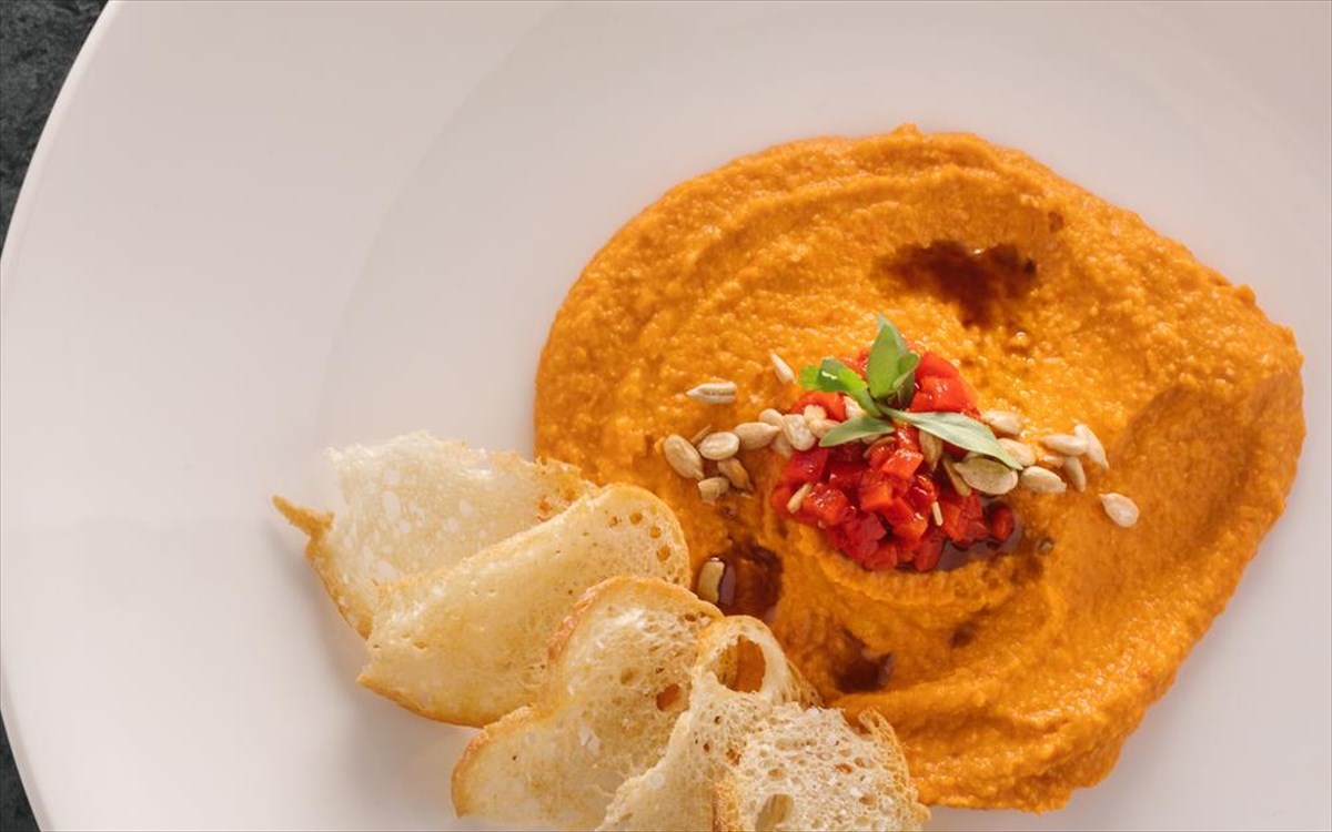 Φτιάξτε το πιο νόστιμο χούμους με πιπεριά Φλωρίνης