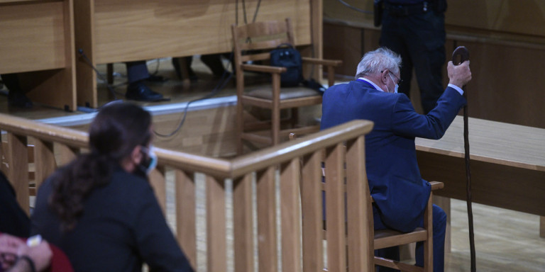 Δίκη Χρυσής Αυγής: Ο Μπαρμπαρούσης πήγε στο δικαστήριο τον πατέρα του για να καταθέσει ως μάρτυρας