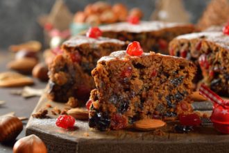 Συνταγή για γιορτινό κέικ με 3 υλικά