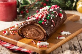 Εύκολη συνταγή για χριστουγεννιάτικο κορμό χωρίς αλεύρι και αυγά