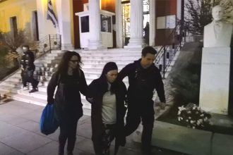 Προφυλακίστηκαν τα δύο αδέρφια για τη δολοφονία του πατέρα τους στην Εύβοια - Κατέθεσαν αίτημα για ψυχιατρική εξέταση