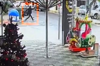 Από θαύμα δεν θρηνήσαμε αθώους στο μακελειό της Γλυφάδας: Ο Τούρκος κακοποιός σηκώνει το όπλο και σημαδεύει το θύμα του (ΒΙΝΤΕΟ)