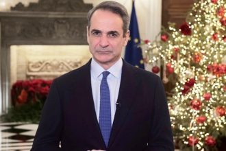 Μητσοτάκης: «Αφήνουμε πίσω τις φουρτούνες και τη μιζέρια, τα καλύτερα είναι μπροστά μας» - Το πρωτοχρονιάτικο μήνυμα του πρωθυπουργού (ΒΙΝΤΕΟ)