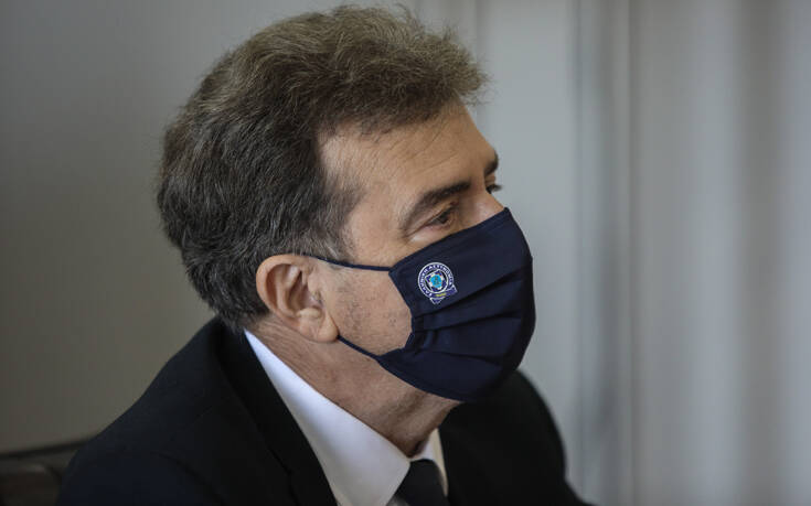 Ο Χρυσοχοϊδης "πέταξε" πάνω από τα καμένα στην Αχαΐα