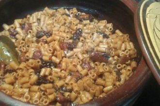 Νόστιμο χταπόδι με κοφτό μακαρονάκι στη γάστρα