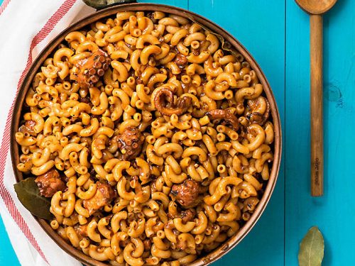 Χταποδάκι κοκκινιστό με κοφτό μακαρονάκι