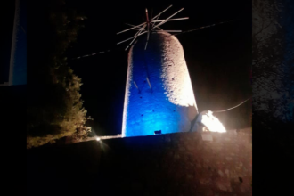 Ύδρα: Στα χρώματα της Ουκρανίας ο «Μύλος της Λόρεν» - Δείτε φωτογραφίες