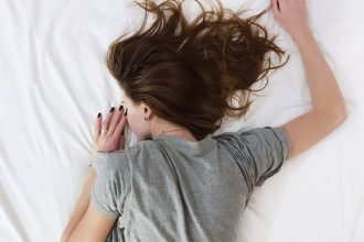 Γιατί βλέπουμε εφιάλτες στην καραντίνα;