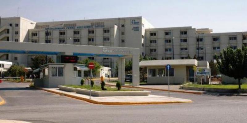 Κάνουν πάρτι τα αδέσποτα στον περίβολο του νοσοκομείου Ρίου