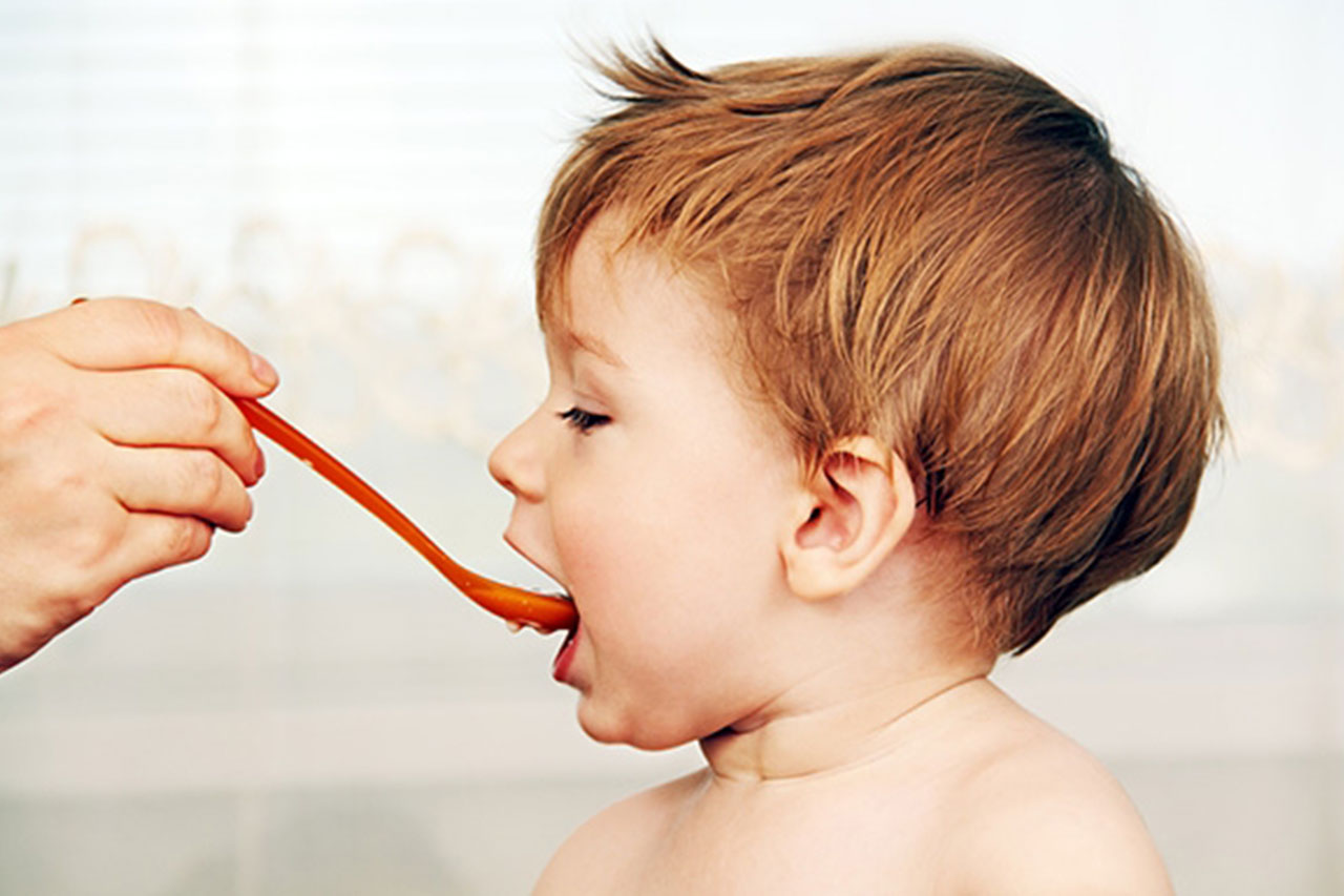 Υπερβολική ζάχαρη στις βρεφικές τροφές προειδοποιεί ο ΠΟΥ