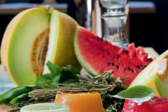 Ζελέ από καλοκαιρινά φρούτα και γιαούρτι