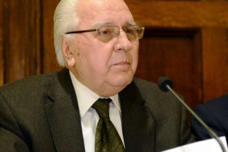 Έπαινοι και συγχαρητήρια για το νέο βιβλίο του Βασίλη Μπεκίρη