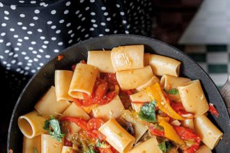 Ζυμαρικά paccheri με πεπερόνι και λεμόνι