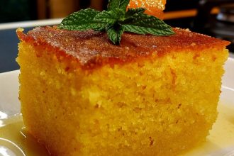 Ζουμερή πορτοκαλόπιτα με σιμιγδάλι