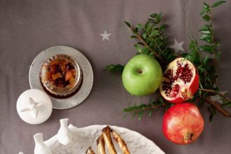 Ζουμερό χοιρινό καρέ με χειμωνιάτικο τσάτνεϊ