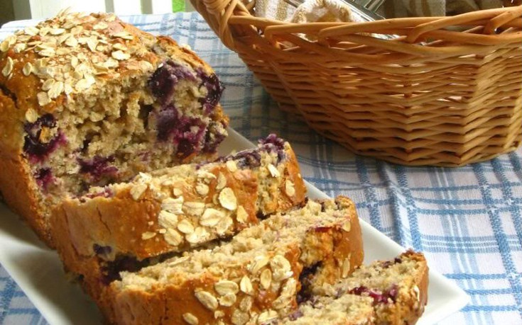 Πίτα με ψωμί και βατόμουρα