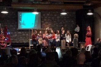 Μία μεγάλη αγκαλιά από ευχές στη γιορτή του 7ου Γυμνασίου Πατρών ΦΩΤΟ