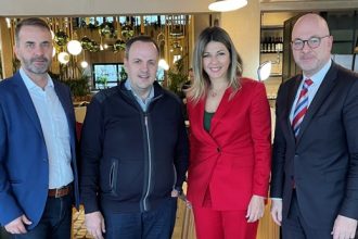 Σε γεύμα με την Υφυπουργού Τουρισμού ο Πρόεδρος του Επιμελητηρίου Πλάτωνας Μαρλαφέκας