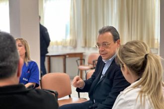 Φάμελλος: Καταθέτουμε τροπολογία για να επιστρέψει ο 13ος και ο 14ος μισθός στο Δημόσιο