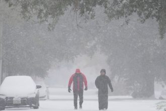 ΗΠΑ: Σπάνια χιονοθύελλα με ισχυρούς ανέμους σε Τέξας και Φλόριντα